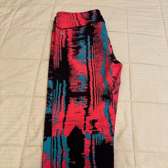 Fabletics, Define Mid-Rise Crop Legging, Medium, Heat Wave Print - Picture 2 of 5